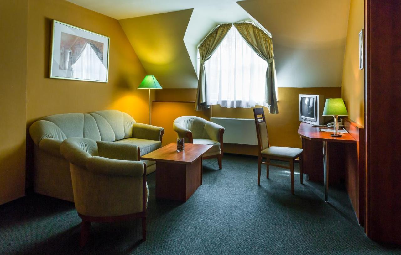 Hotel Gottwald Тата Екстериор снимка
