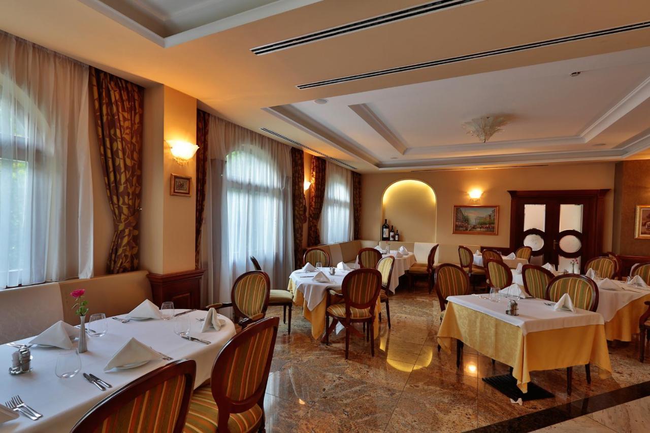 Hotel Gottwald Тата Екстериор снимка