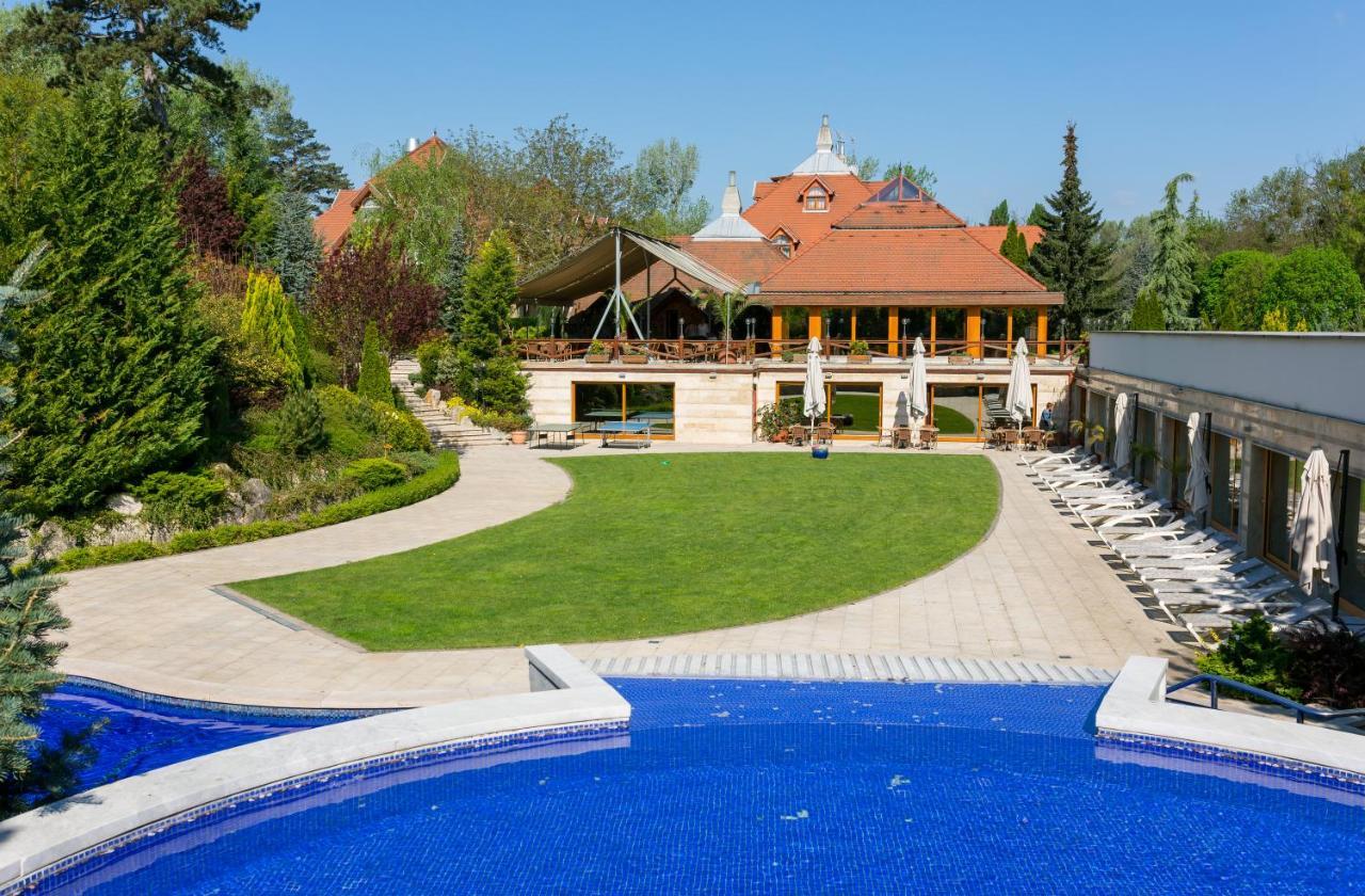 Hotel Gottwald Тата Екстериор снимка