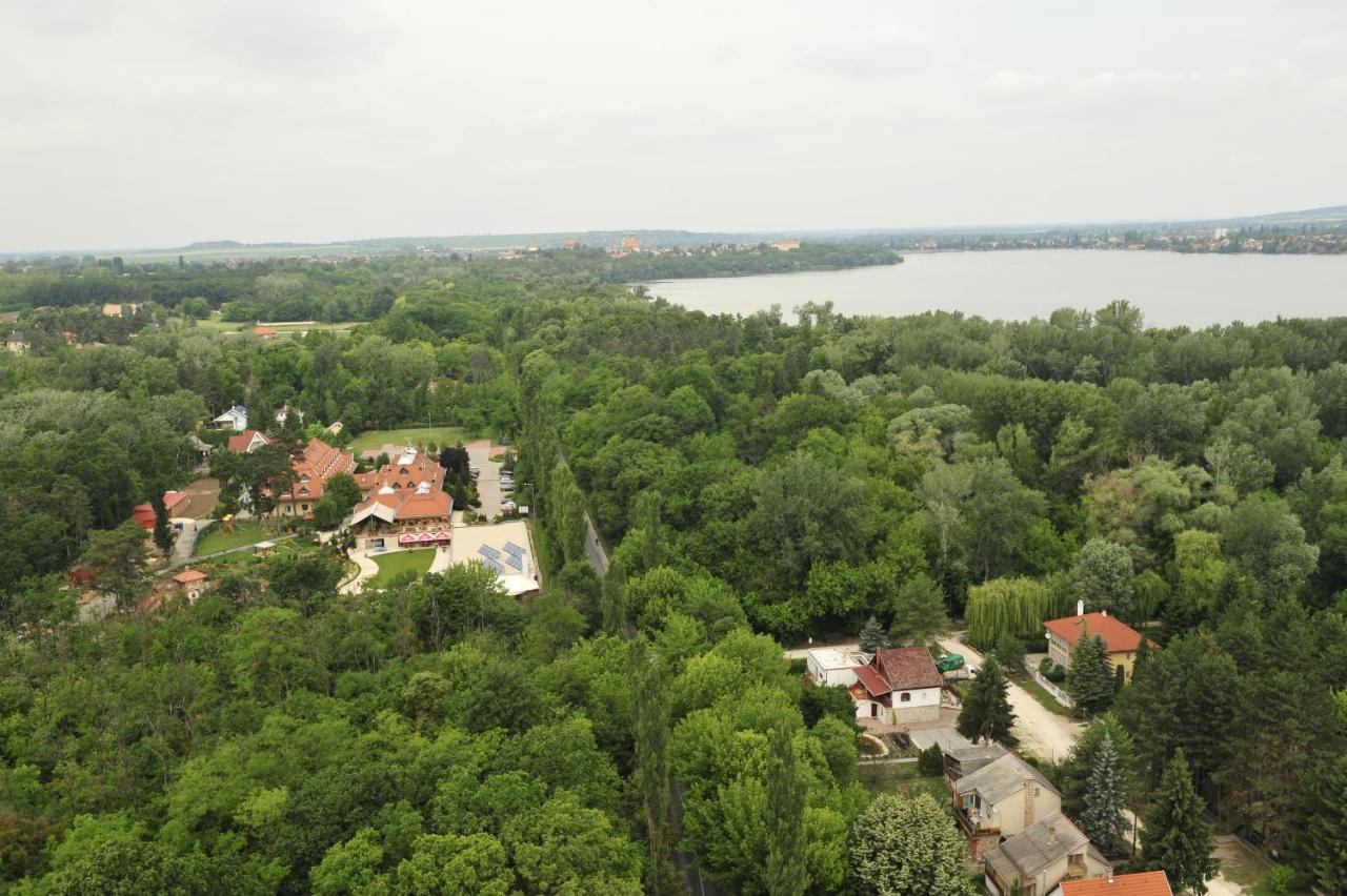 Hotel Gottwald Тата Екстериор снимка