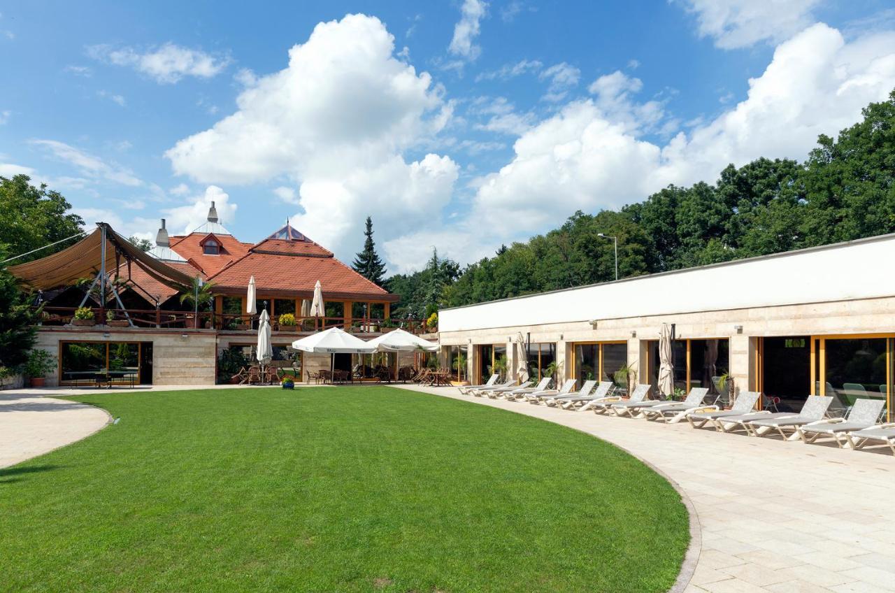Hotel Gottwald Тата Екстериор снимка