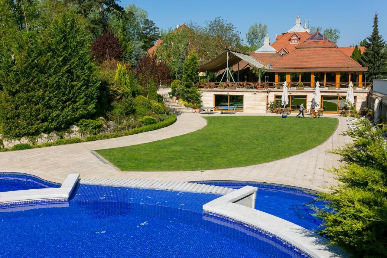 Hotel Gottwald Тата Екстериор снимка